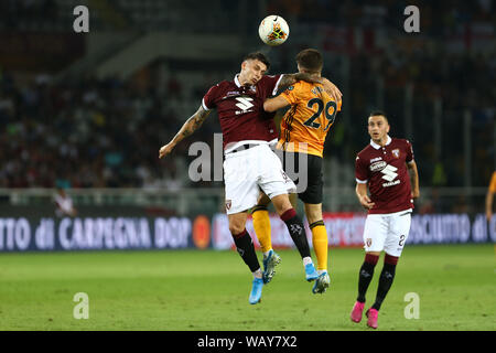 Torino, Italia. Il 22 agosto, 2019. Ruben Vinagre di Wolverhampton Wanderers Fc in azione durante la UEFA Europa League playoff prima gamba partita di calcio tra Torino Fc e Wolverhampton Wanderers Fc. Credito: Marco Canoniero/Alamy Live News Foto Stock