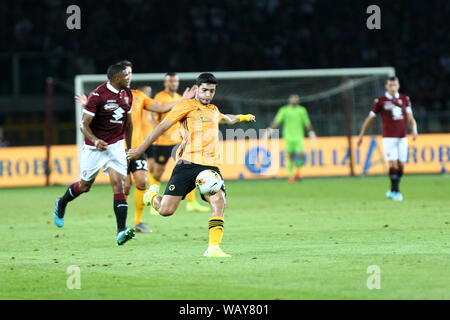 Torino, Italia. Il 22 agosto, 2019. Raul Jimenez di Wolverhampton Wanderers Fc in azione durante la UEFA Europa League playoff prima gamba partita di calcio tra Torino Fc e Wolverhampton Wanderers Fc. Credito: Marco Canoniero/Alamy Live News Foto Stock