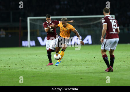 Torino, Italia. Il 22 agosto, 2019. Adama Traorè di Wolverhampton Wanderers Fc in azione durante la UEFA Europa League playoff prima gamba partita di calcio tra Torino Fc e Wolverhampton Wanderers Fc. Credito: Marco Canoniero/Alamy Live News Foto Stock