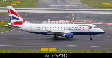DUSSELDORF, Germania - 26 Maggio 2019: British Airways Embraer 170SU (CN 300) taxi in aeroporto di Dusseldorf. Foto Stock