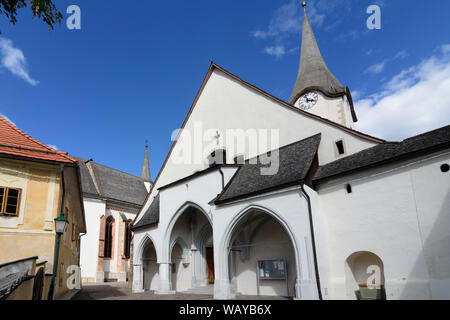 Oberwölz: chiesa Spitalskirche (Filialkirche hl. Sigismondo beim Spital) (sinistra), la chiesa di San Martino (a destra) in Murau-Murtal, Steiermark, Stiria, Austria Foto Stock