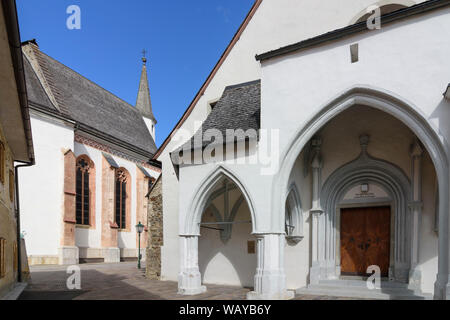 Oberwölz: chiesa Spitalskirche (Filialkirche hl. Sigismondo beim Spital) (sinistra), la chiesa di San Martino (a destra) in Murau-Murtal, Steiermark, Stiria, Austria Foto Stock