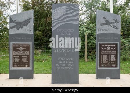 Lapide commemorativa Stati Uniti i soldati che morirono mentre serve a RAF Greenham Common durante la II Guerra Mondiale, Berkshire, Regno Unito Foto Stock