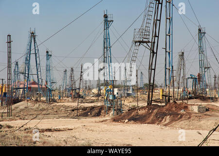 La piattaforma petrolifera in Azerbaigian, Mar Caspio Foto Stock