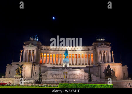 Altare della Patria in piazza Venezia di notte Foto Stock