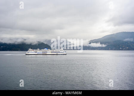 WEST Vancouver, BC, Canada - 01 novembre 2018: "Regina di Oak Bay' è double-ended traghetto sulla rotta tra la terraferma e l'isola di Vancouver. Foto Stock