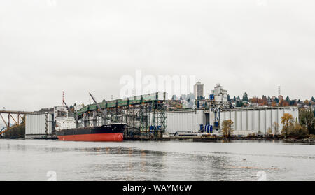 VANCOUVER, BC, Canada - 01 novembre 2018: la nave portarinfuse 'nuova frontiera' è ancorata in corrispondenza del terminale di Cascadia. Foto Stock