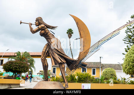 TURMEQUE, COLOMBIA agosto, 2019: monumento in onore degli indigeni Muisca presso la piazza centrale della città Turmeque in Colombia Foto Stock