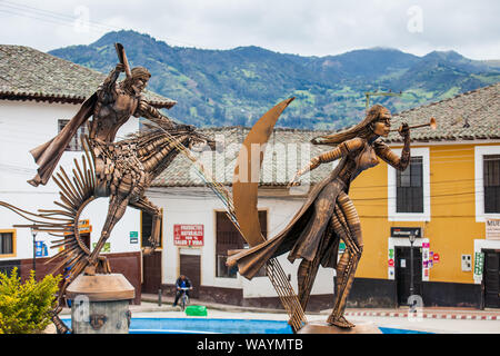 TURMEQUE, COLOMBIA agosto, 2019: monumento in onore degli indigeni Muisca presso la piazza centrale della città Turmeque in Colombia Foto Stock