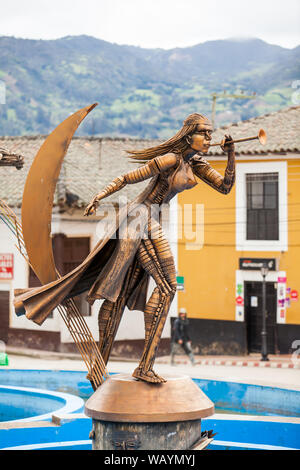 TURMEQUE, COLOMBIA agosto, 2019: monumento in onore degli indigeni Muisca presso la piazza centrale della città Turmeque in Colombia Foto Stock