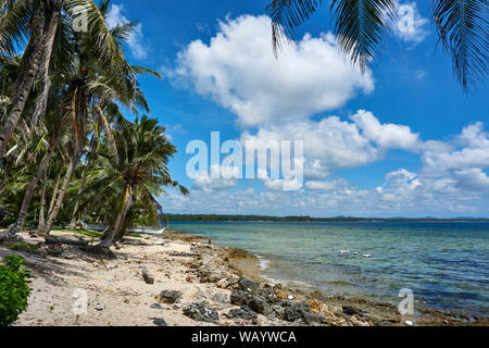 Filippine, Siargao Island, 20.Luglio.2019 : la gente visita il cloud 9, famoso surf sport nelle Filippine Foto Stock