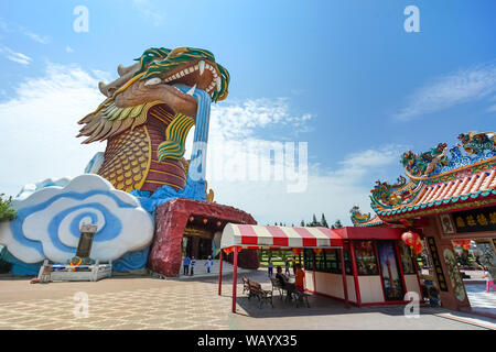 Suphan Buri, Tailandia - 25 Maggio 2019: la famosa destinazione di viaggio celeste del villaggio di Drago in Suphan Buri, Thailandia. Foto Stock