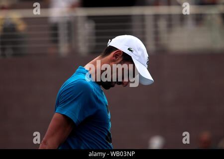 Flushing Meadows, New York, Stati Uniti - 21 agosto 2019. Novak Djokovic mentre si pratica presso il National Tennis Center in Flushing Meadows di New York in preparazione per gli US Open che inizia di lunedì prossimo. Credito: Adam Stoltman/Alamy Live News Foto Stock