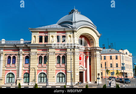 Giovane pioniere nel palazzo di Tula, Russia Foto Stock