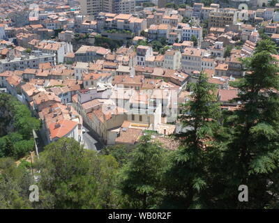 Vista di Marsiglia da Notre Dame de la Garde cattedrale, Provenza Francia Foto Stock