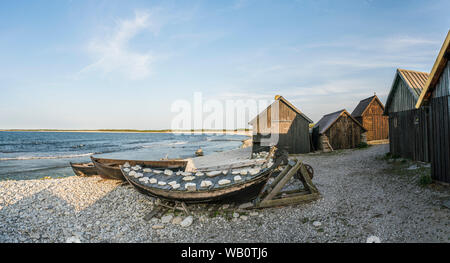 Vecchia barca a Helgumannen villaggio di pescatori, Faro, Gotland, Svezia e Scandinavia Foto Stock