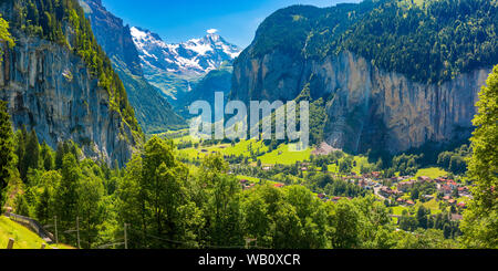 Villaggio montano di Lauterbrunnen, Svizzera Foto Stock