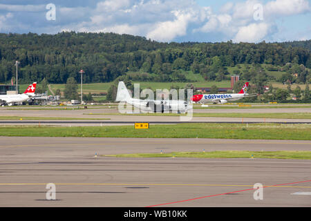 Swedish Air Force, Typ: Lockheed AC-130H Hercules, Reg: 848 am Flughafen Zurigo (ZRH). 15.08.2019 Foto Stock