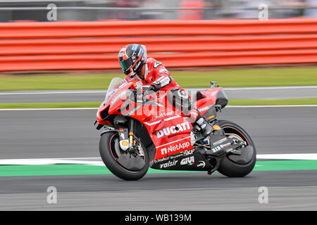 TOWCESTER, Regno Unito. 23 Ago, 2019. Danilo Petrucci (ITA) del Team Ducati durante la sessione di prove libere 1 della GoPro British Grand Prix sul circuito di Silverstone il Venerdì, 23 agosto 2019 a Towcester, Inghilterra. Credito: Taka G Wu/Alamy Live News Foto Stock