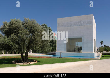 Vista di Yasser Arafat il mausoleo di ANP Autorità Nazionale Palestinese sede presidenziale a Ramallah una città Palestinese nella zona centrale di West Bank nei territori palestinesi Foto Stock