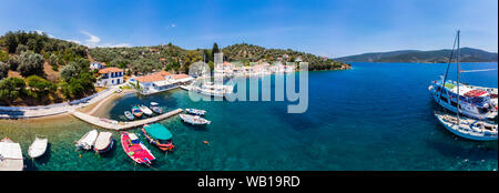 La Grecia, Pelion, Pagasetic Gulf, suono di Trikeri, Regione Volos, Isola Pangias, veduta aerea della baia di Paleo Trikeri Foto Stock