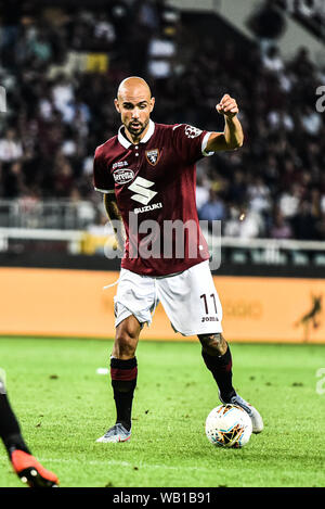 Torino, Italia. Il 22 agosto, 2019. SImone Zaza di Torino FC in azione durante la UEFA Europa League playoff round partita di calcio tra Torino FC e Wolverhampton Wanderers FC.Wolverhampton Wanderers FC ha vinto 2-3 presso lo Stadio Olimpico Grande Torino in Italia Torino, 22 agosto 2019 (foto di Alberto Gandolfo/Pacific Stampa) Credito: Pacific Press Agency/Alamy Live News Foto Stock