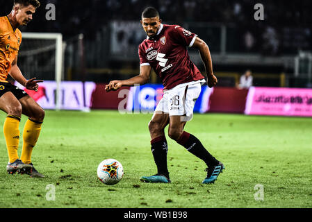 Torino, Italia. Il 22 agosto, 2019. Bremer di Torino FC in azione durante la UEFA Europa League playoff round partita di calcio tra Torino FC e Wolverhampton Wanderers FC.Wolverhampton Wanderers FC ha vinto 2-3 presso lo Stadio Olimpico Grande Torino in Italia Torino, 22 agosto 2019 (foto di Alberto Gandolfo/Pacific Stampa) Credito: Pacific Press Agency/Alamy Live News Foto Stock
