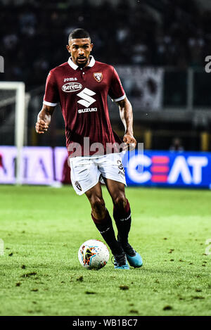 Torino, Italia. Il 22 agosto, 2019. Bremer di Torino FC in azione durante la UEFA Europa League playoff round partita di calcio tra Torino FC e Wolverhampton Wanderers FC.Wolverhampton Wanderers FC ha vinto 2-3 presso lo Stadio Olimpico Grande Torino in Italia Torino, 22 agosto 2019 (foto di Alberto Gandolfo/Pacific Stampa) Credito: Pacific Press Agency/Alamy Live News Foto Stock