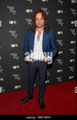 NEW YORK, NY - 22 agosto: musicista Constantine Maroulis assiste il 'prima che tu lo sai " New York premiere al Landmark 57 il 22 agosto 2019 a New Yo Foto Stock