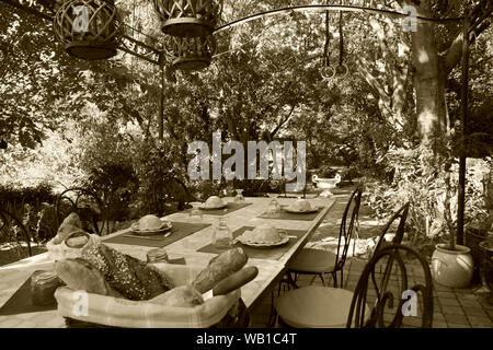 La prima colazione nel sud della Francia, filtrati digitalmente fotografia, Alès, Gard, Francia Foto Stock