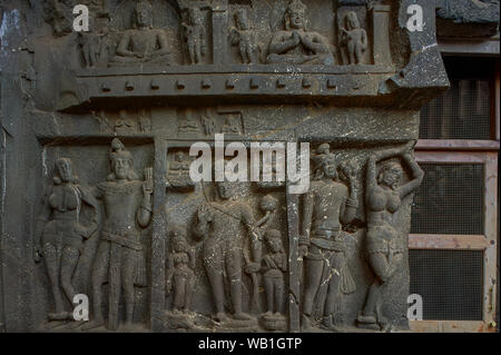 15-Maggio-2009-sculture di Buddha nelle grotte di Karla nel 2nd secolo a.C., Lonavala, Maharashtra, India Asia Foto Stock