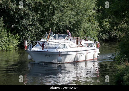 Lee Valley centro barca Broxbourne Hertfordshire, con acqua calda se previsto per il mese di agosto weekend i visitatori del Lee Valley centro barca e Foto Stock
