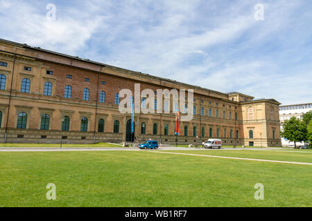 Nord facciata est della Alte Pinakothek di Monaco di Baviera, Germania. Foto Stock