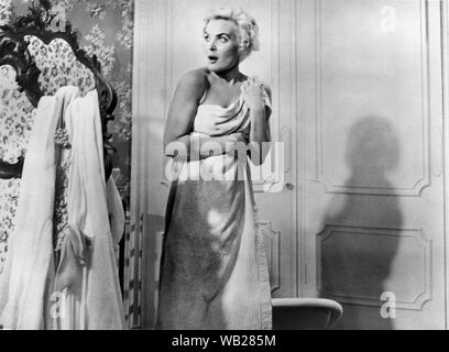 Shirley Eaton, sul set del film, "Tre Uomini in Barca", Romolo Film, 1956 Foto Stock