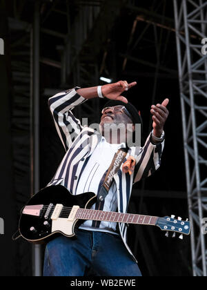 Portsmouth, Hampshire, Regno Unito. 23 agosto 2019. Il chitarrista Lynval Golding con gli Specials esecuzione dal vivo sul palco al Festival di Vittoriosa, Southsea, Portsmouth, Hampshire UK Credit: Dawn Fletcher-Park/Alamy Live News Foto Stock