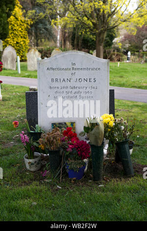 L'ultimo luogo di riposo di Brian Jones, ex Rolling Stones chitarrista tragicamente scomparso il 3 luglio 1969 e fu sepolto nel cimitero di Cheltenham Foto Stock