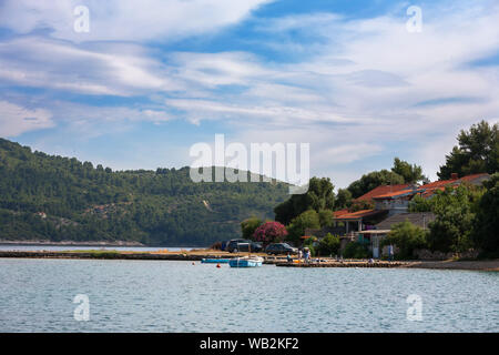 Uvala Gradina, una piccola caletta tranquilla in Zaljev Vela Luka sull isola di Korčula, Dubrovnik-Neretva, Croazia Foto Stock