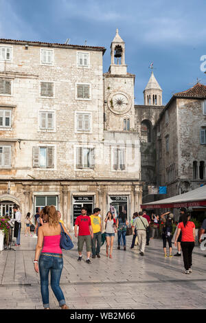 Narodni trg, aka Pjaca (Piazza del Popolo), e Ulica Ispod ura, Split, Croazia Foto Stock