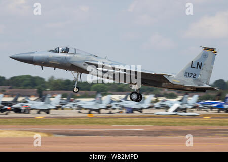 FAIRFORD / Regno Unito - Luglio 12, 2018: United States Air Force USAF F-15C Eagle 86-0172 fighter jet arrivo e lo sbarco per RIAT Royal in Foto Stock