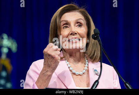 San Francisco, California, Stati Uniti d'America. 23 Ago, 2019. Congresswomen Nancy Pelosi parla durante il comitato nazionale Democratic summer sale riunioni dell' Hotel Hilton San Francisco Union Square Hotel il Venerdì, 23 agosto 2019 a San Francisco. Credito: Paolo Kitagaki Jr./ZUMA filo/Alamy Live News Foto Stock