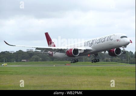 Virgin Atlantic un350-1000 decollare, Glasgow Foto Stock