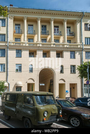 L' edificio in cui Lee Harvey Oswald ha vissuto alla fine degli anni cinquanta a Minsk, in Bielorussia. Il suo appartamento era la seconda dall'alto, il secondo da sinistra. Foto Stock
