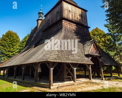 Sękowa, Polonia - 22 AGO 2018: Santi Filippo e Giacomo Chiesa, Sękowa. Parte dell'UNESCO chiese di legno del sud della Piccola Polonia. Bassa Beskids. Foto Stock