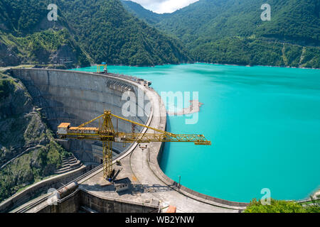 Ampia vista del Enguri centrale idroelettrica HES. La Georgia. Foto Stock