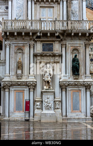 Dettaglio dell'Arco Foscari nel cortile del Palazzo Ducale), Venezia, Italia Foto Stock