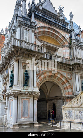 L'Arco Foscari nel cortile del Palazzo Ducale), Venezia, Italia Foto Stock