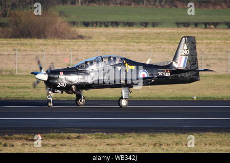 ZF240, un pantaloncino Tucano T1 azionato dalla Royal Air Force, a Prestwick International Airport in Ayrshire. Foto Stock