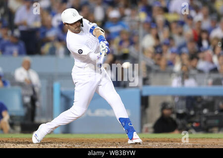 Los Angeles, California, USA. Agosto 23, 2019: Los Angeles Dodgers secondo baseman Enrique Hernandez (14) ottiene un RBI suo durante il gioco tra i New York Yankees e dei Los Angeles Dodgers al Dodger Stadium di Los Angeles, CA. (Foto di Peter Joneleit) Credito: Cal Sport Media/Alamy Live News Foto Stock