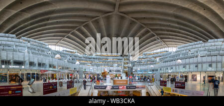 La Defense, Parigi, Francia, Agosto,19, 2019, il Centro delle Nuove Industrie e Tecnologie, CNIT building, interno, Parigi Foto Stock