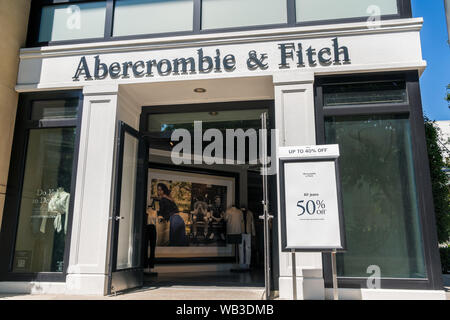 Agosto 20, 2019 Palo Alto / CA / STATI UNITI D'AMERICA - Abercrombie & Fitch store situato in Stanford Shopping Mall in San Francisco Bay Area Foto Stock